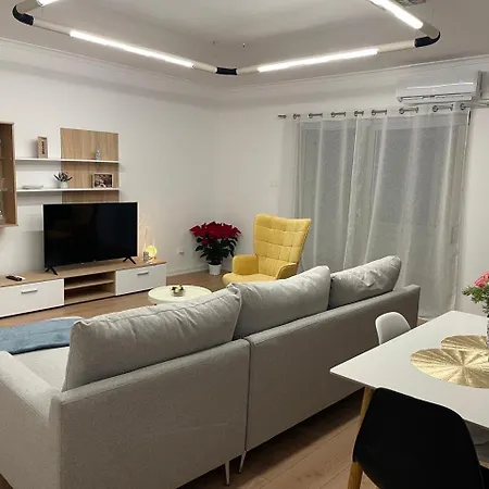 Kamela's Golden * Tirana