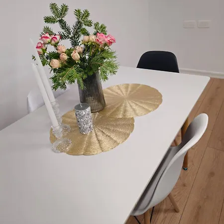 Kamela's Golden Apartment *